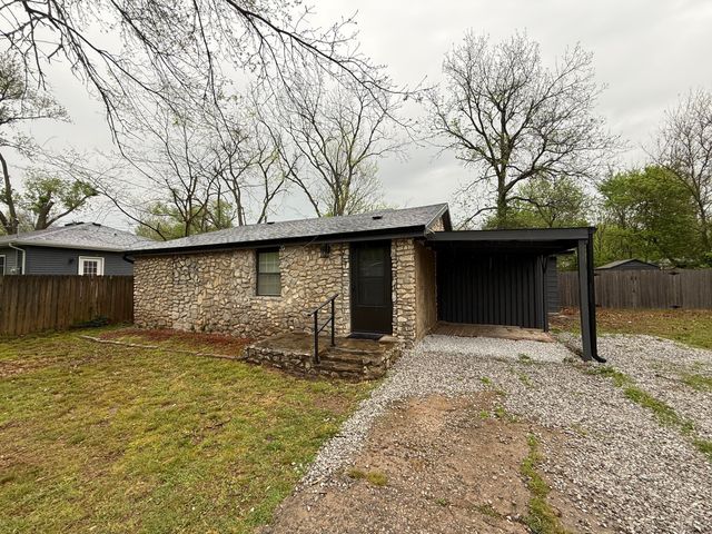 3053 W Grand Street, Springfield, MO 65802