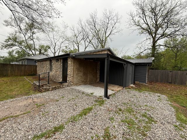 3053 W Grand Street, Springfield, MO 65802