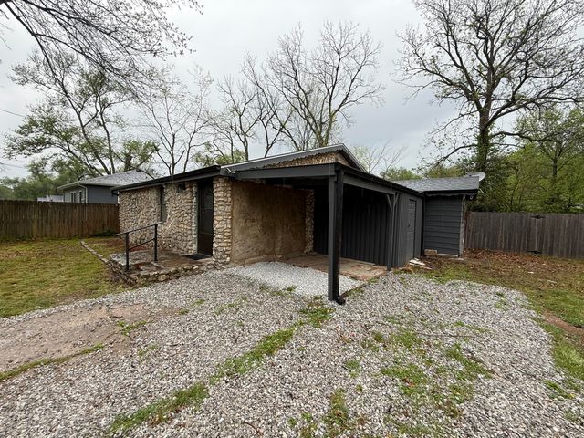 3053 W Grand Street, Springfield, MO 65802