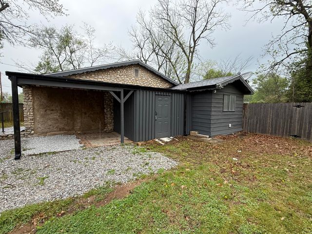 3053 W Grand Street, Springfield, MO 65802