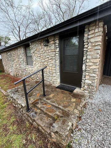 3053 W Grand Street, Springfield, MO 65802