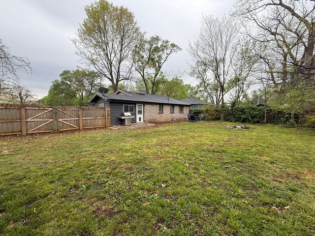 3053 W Grand Street, Springfield, MO 65802