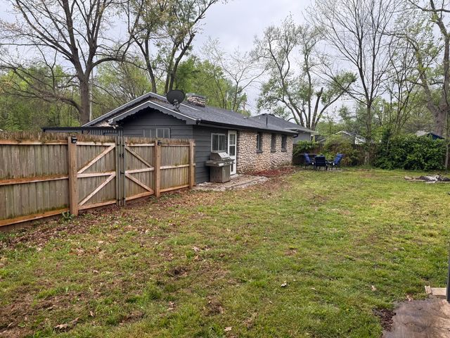 3053 W Grand Street, Springfield, MO 65802