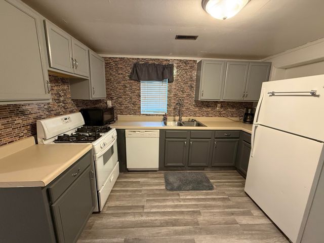 3053 W Grand Street, Springfield, MO 65802