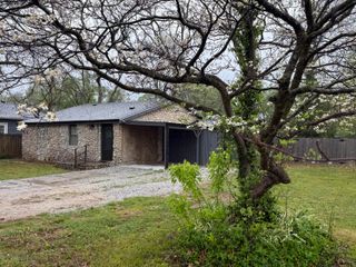 3053 W Grand Street, Springfield, MO 65802