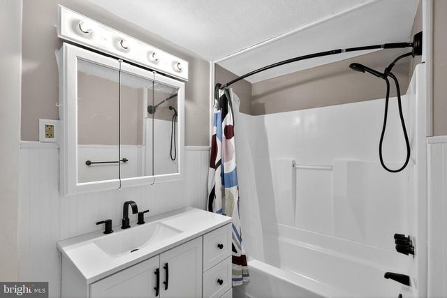 240 PINE ST, Mount Holly, NJ 08060