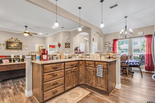 530 Rs County Road 4269, Emory, TX 75440