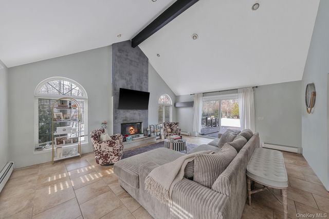 180 Miller Place Road, Miller Place, NY 11764