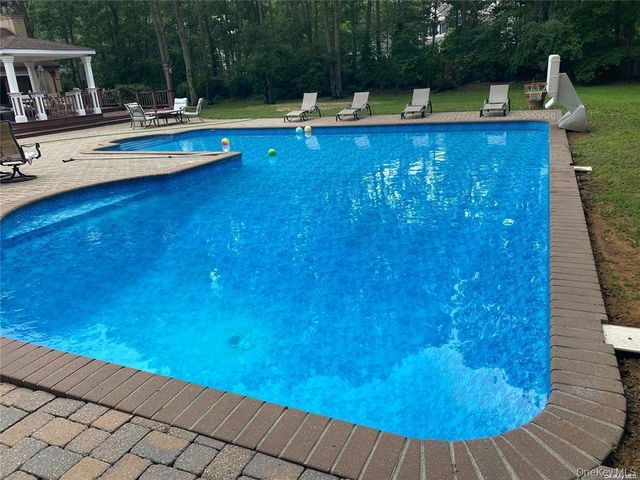 180 Miller Place Road, Miller Place, NY 11764