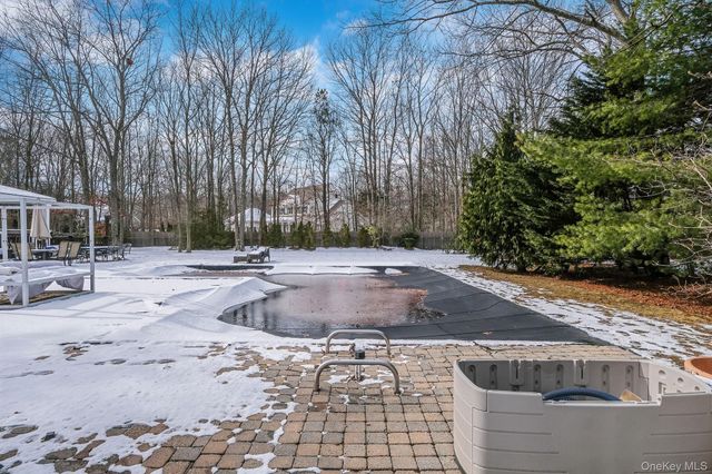 180 Miller Place Road, Miller Place, NY 11764