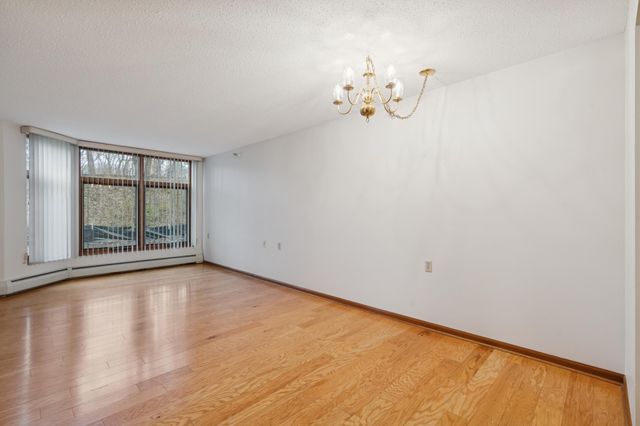 500 County Road B W 122, Roseville, MN 55113