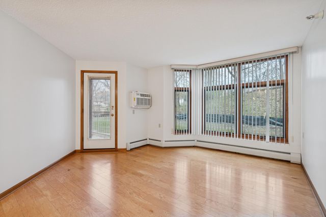 500 County Road B W 122, Roseville, MN 55113