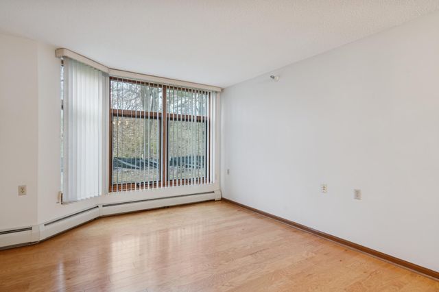 500 County Road B W 122, Roseville, MN 55113