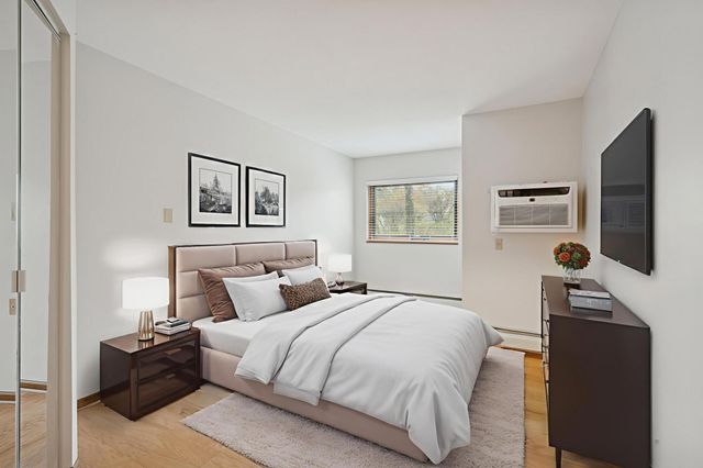 500 County Road B W 122, Roseville, MN 55113