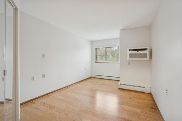 500 County Road B W 122, Roseville, MN 55113