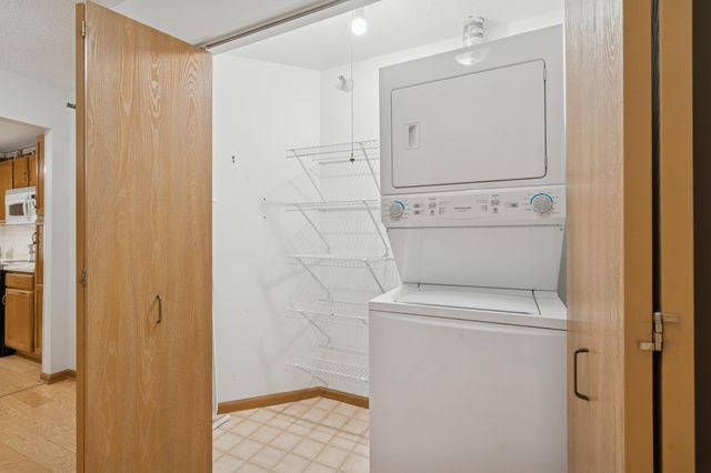 500 County Road B W 122, Roseville, MN 55113