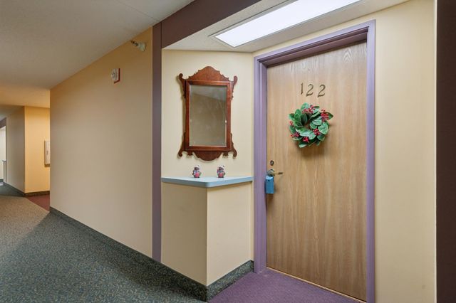 500 County Road B W 122, Roseville, MN 55113