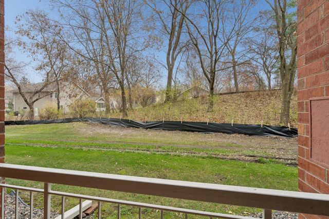 500 County Road B W 122, Roseville, MN 55113