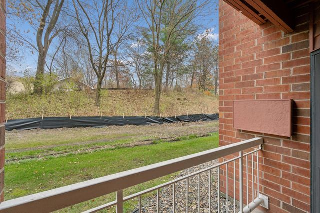 500 County Road B W 122, Roseville, MN 55113