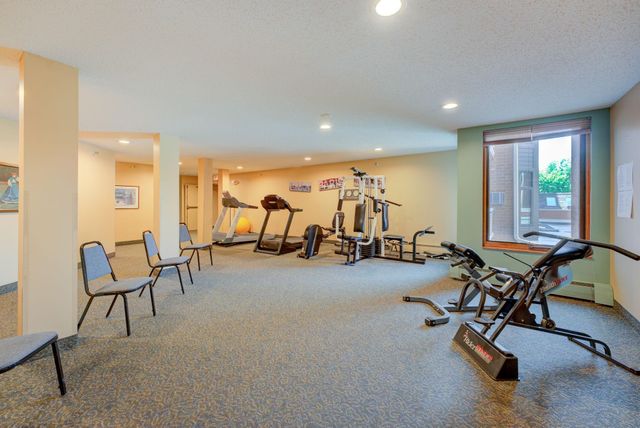 500 County Road B W 122, Roseville, MN 55113