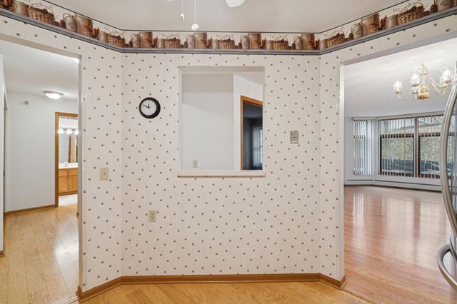 500 County Road B W 122, Roseville, MN 55113