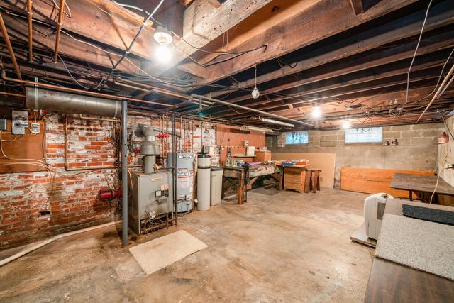 200 N Liberty Street, Leland, IL 60531