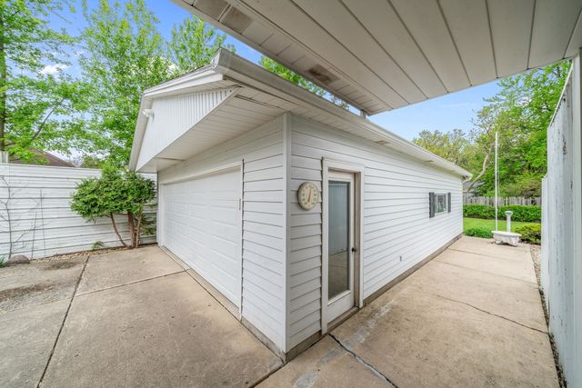200 N Liberty Street, Leland, IL 60531