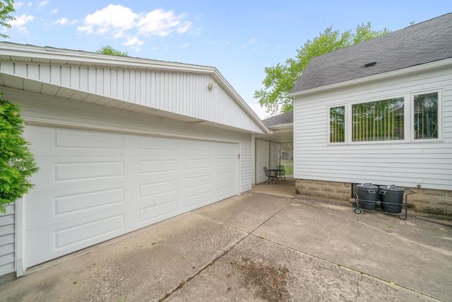 200 N Liberty Street, Leland, IL 60531