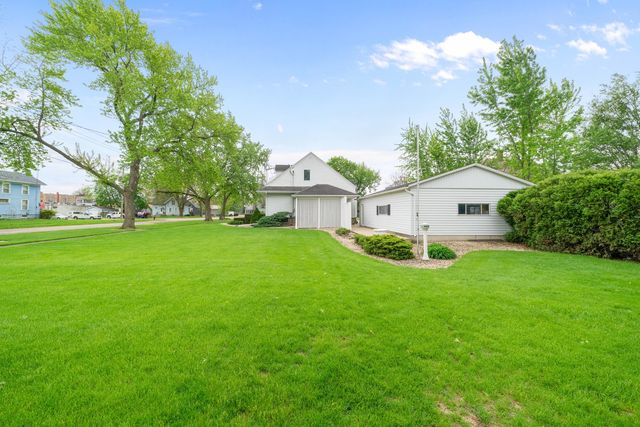 200 N Liberty Street, Leland, IL 60531