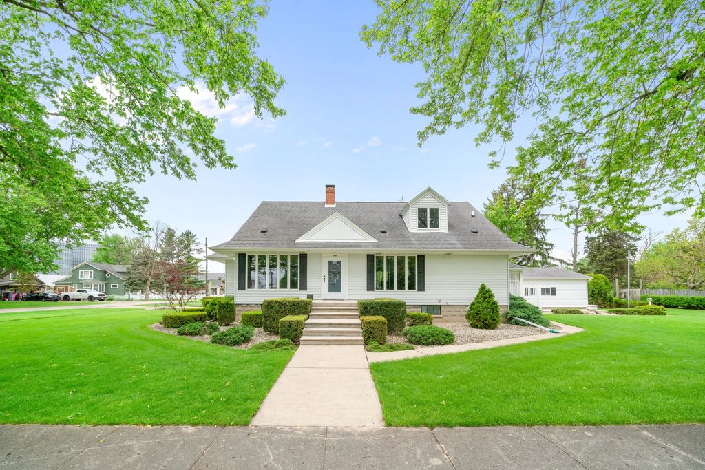 200 N Liberty Street, Leland, IL 60531