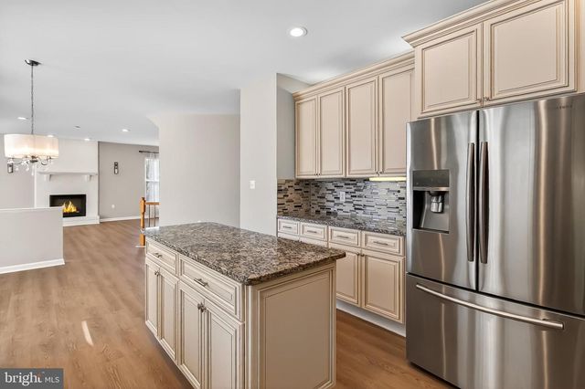 2410 DAKOTA LAKES DR, Herndon, VA 20171