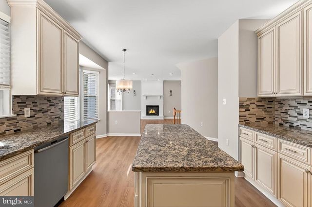 2410 DAKOTA LAKES DR, Herndon, VA 20171