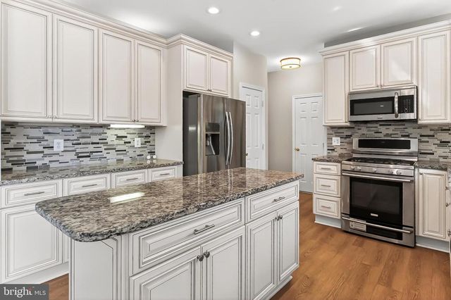 2410 DAKOTA LAKES DR, Herndon, VA 20171