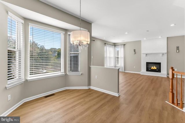 2410 DAKOTA LAKES DR, Herndon, VA 20171