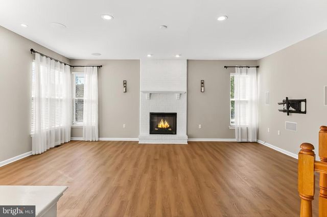 2410 DAKOTA LAKES DR, Herndon, VA 20171