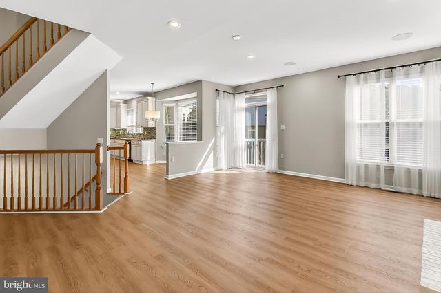 2410 DAKOTA LAKES DR, Herndon, VA 20171