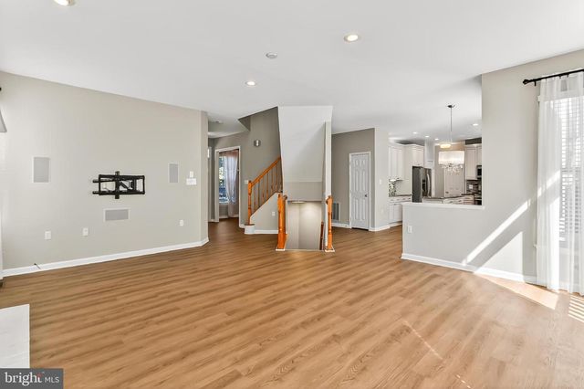 2410 DAKOTA LAKES DR, Herndon, VA 20171