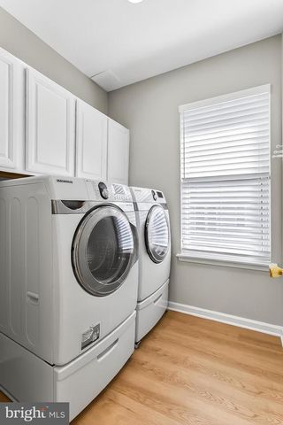 2410 DAKOTA LAKES DR, Herndon, VA 20171