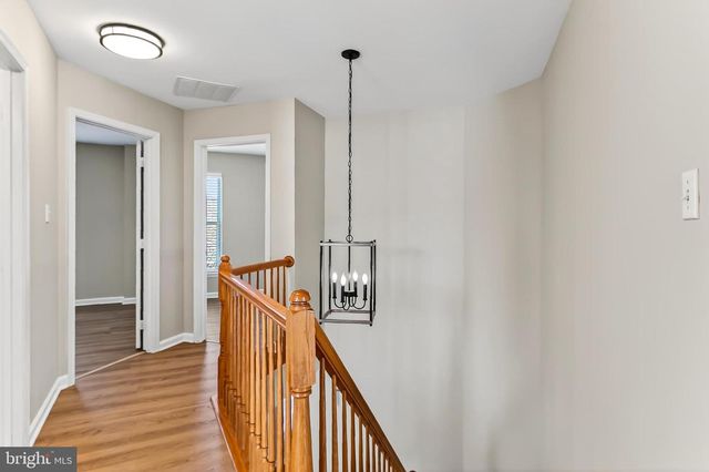 2410 DAKOTA LAKES DR, Herndon, VA 20171