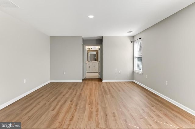 2410 DAKOTA LAKES DR, Herndon, VA 20171