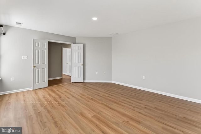 2410 DAKOTA LAKES DR, Herndon, VA 20171