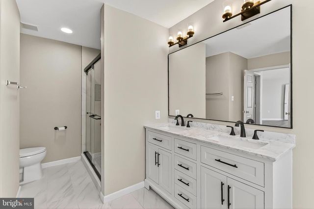 2410 DAKOTA LAKES DR, Herndon, VA 20171