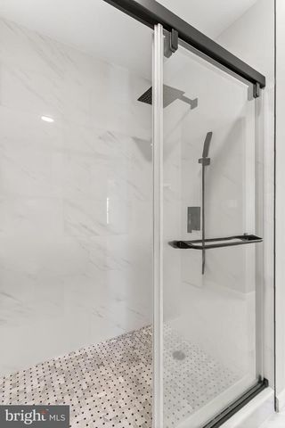 2410 DAKOTA LAKES DR, Herndon, VA 20171