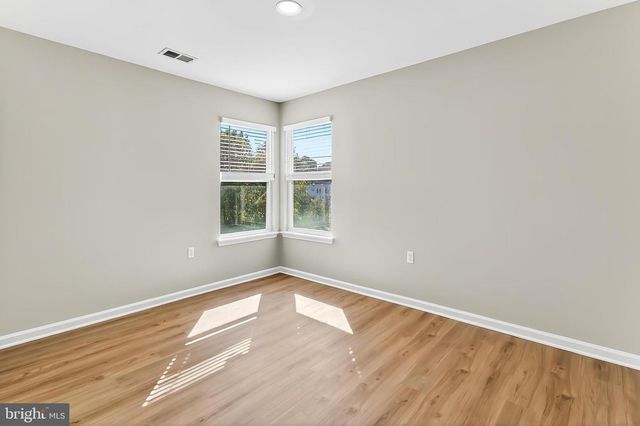 2410 DAKOTA LAKES DR, Herndon, VA 20171