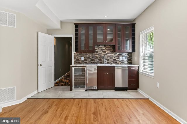 2410 DAKOTA LAKES DR, Herndon, VA 20171