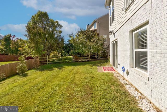 2410 DAKOTA LAKES DR, Herndon, VA 20171