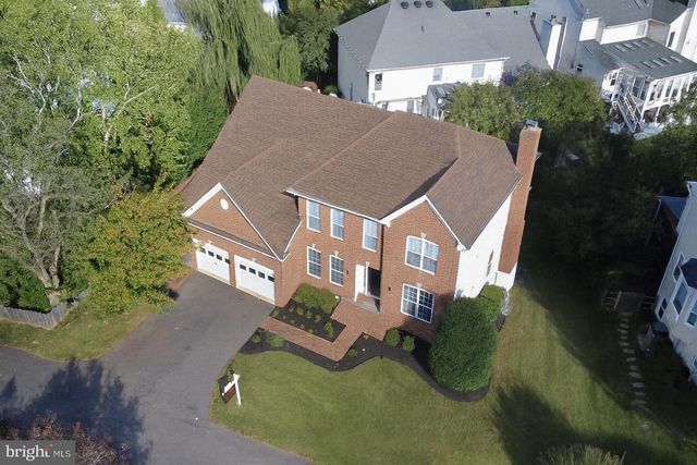 2410 DAKOTA LAKES DR, Herndon, VA 20171