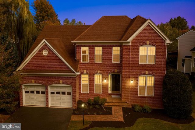 2410 DAKOTA LAKES DR, Herndon, VA 20171