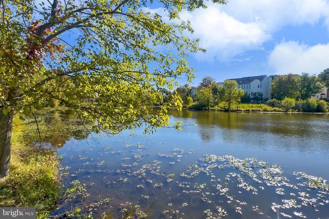 2410 DAKOTA LAKES DR, Herndon, VA 20171