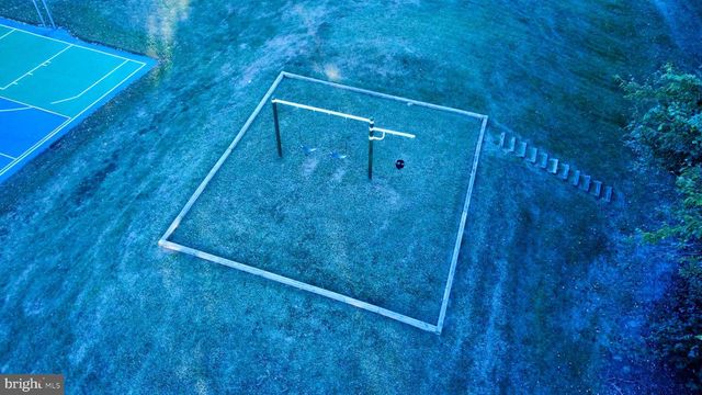 2410 DAKOTA LAKES DR, Herndon, VA 20171